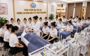 Tuyển Sinh Ngành Chăm Sóc Sắc Đẹp 2026