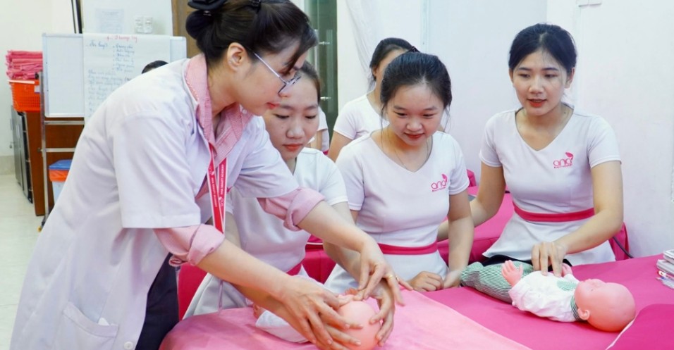 Khóa Học Chăm Sóc Mẹ Và Bé Sơ Sinh 2026